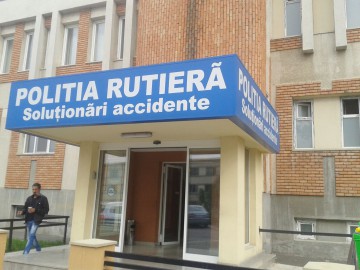 Şmecheraş prins la volan fără permis
